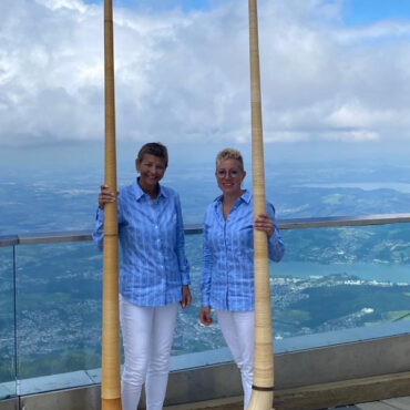 Ariane and Erna – Alphorn